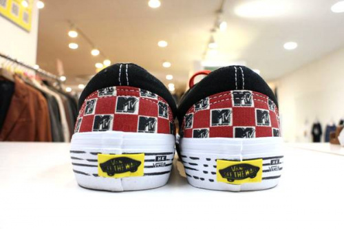 コラボスニーカーのブランド買取