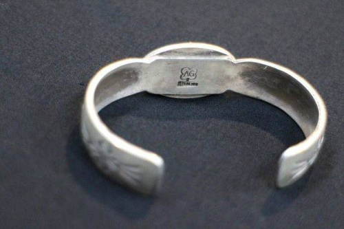 バングルの品川