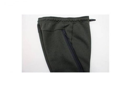 ジョガーパンツの品川