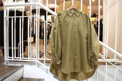 買取入荷のキャリアファッション