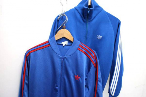 スポーツブランドのadidas