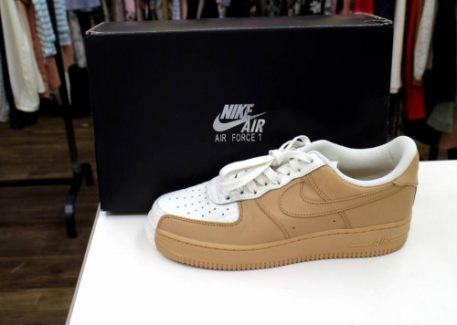 買取入荷のスニーカー