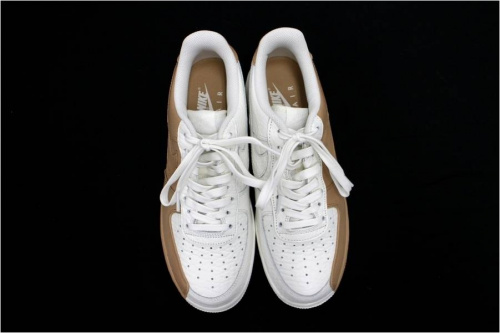 スニーカーのAIR FORCE