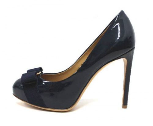 フェラガモのパンプス