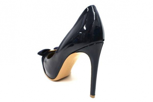 パンプスのrilly