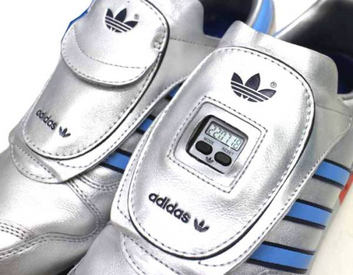 マイクロペーサーのハイテクスニーカー