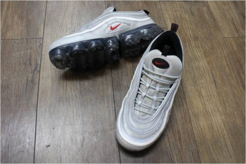 レアアイテムのNIKE