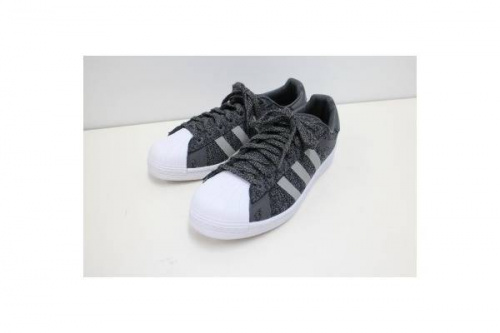 コラボ・別注アイテムのアディダス