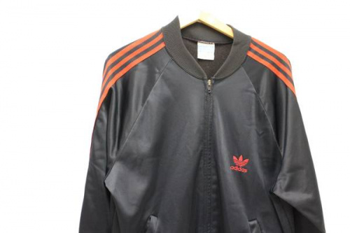 レアアイテムのadidas