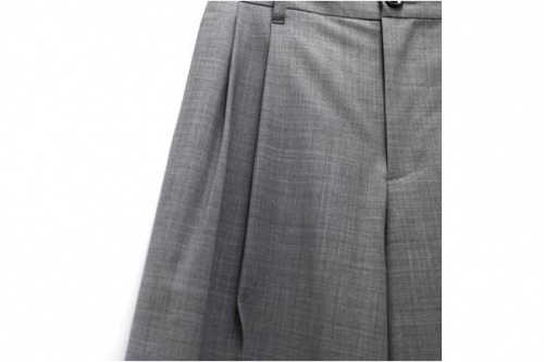 ファセッタズムのワイドパンツ