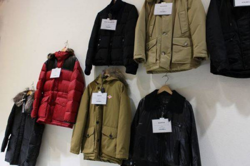 モンクレールのカナダグース