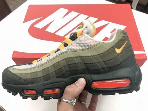 ストリートブランドのスポーツブランド