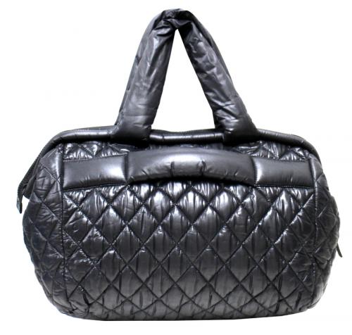 シャネルのキルティングハンドバッグ