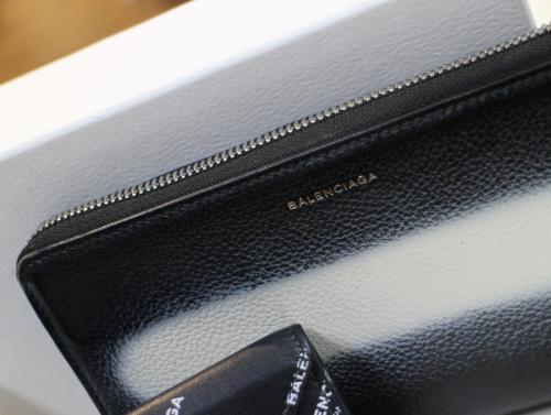 バレンシアガのミニウォレット