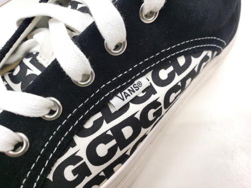 ヴァンズ×シーディージーのスニーカー