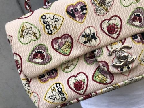 チェーンハンドバッグのバレンタインシリーズ