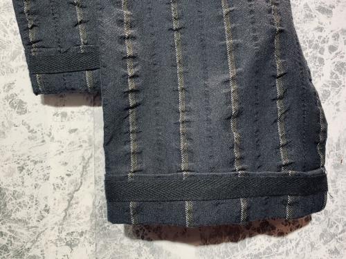 サカイのストライプテーパードパンツ