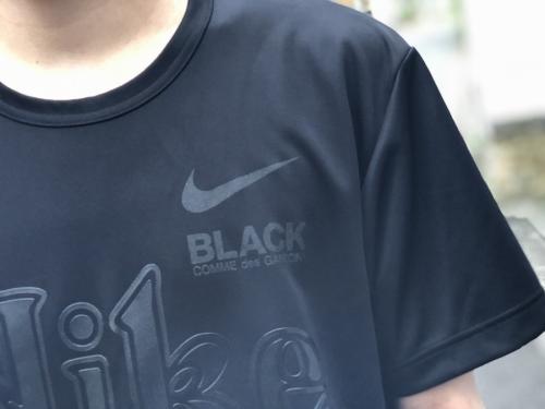 ブラックコムデギャルソン×ナイキのポリエステルショートスリーブ