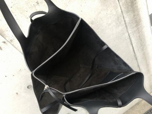 セリーヌのヴァーティカルトリフォルドバッグ