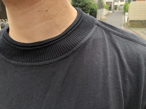 ストーンアイランドのハイネックリフレクトロゴプリントTシャツ