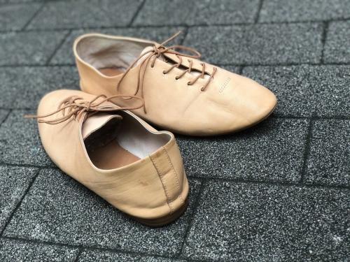 エンダースキーマのレザーバレーシューズ