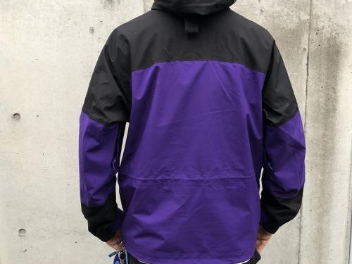 ナイキエーシージーのマウンテンジャケット