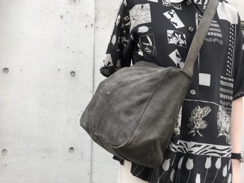 スウェードレザーコンビショルダーバッグのユニセックス