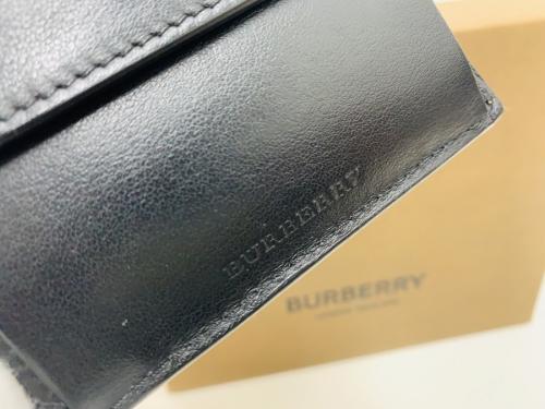 バーバリーロンドンのインターナショナルバイフォールドウォレット