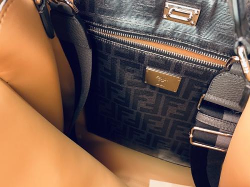 ピーカブーエックスライトフィットのメンズ