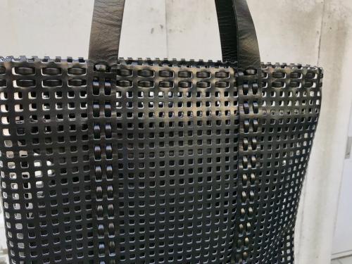 イッセイミヤケのオプティカルバッグ