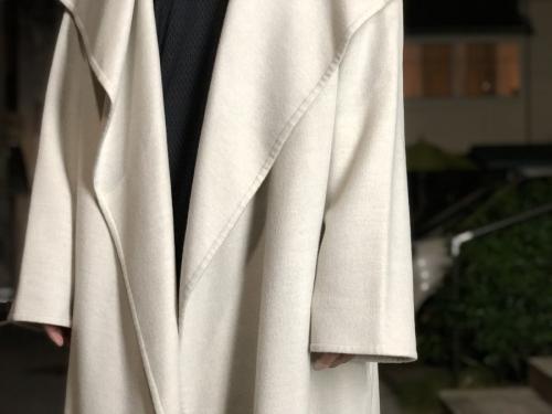 カシミヤ100％のトッパーコート
