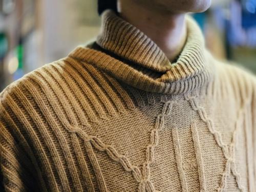 オールドHロゴハイネックケーブルニットのメンズ