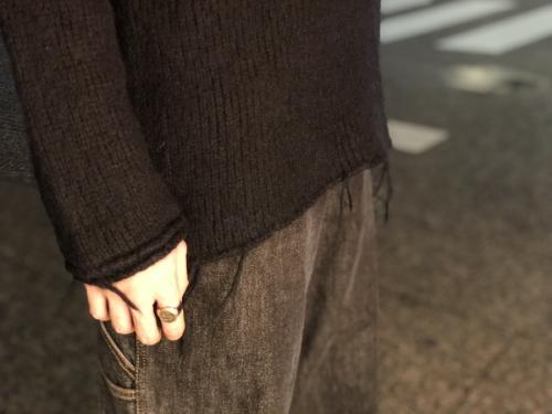 深Vネックニットのブランド買取