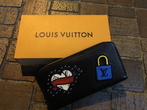 ラグジュアリーブランドのLOUIS VUITTON 　