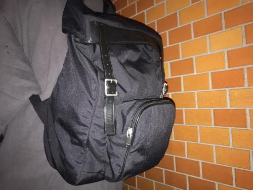 ハンティングロックサックのキャンバスレザー