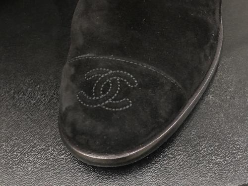 シャネルのスウェードチェーンショルダーバッグ