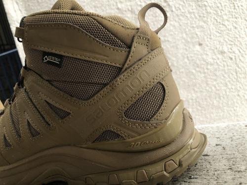 サロモンのエックスエーフォーセスミッド