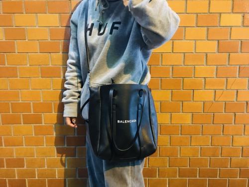 バレンシアガのエブリデイトート