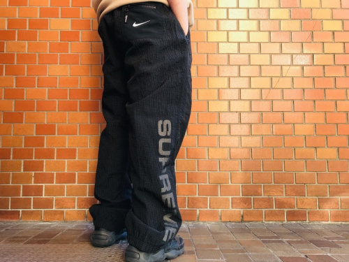 ストリートブランドのNIKE × SUPREME