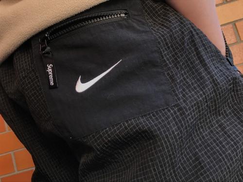 ナイキ × シュプリームのジュエルリバーシブルトップパンツ