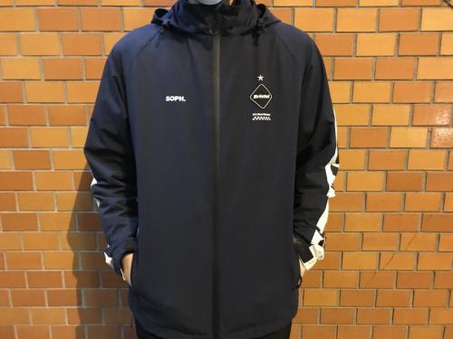 エフシーアールビーのウォームアップジャケット