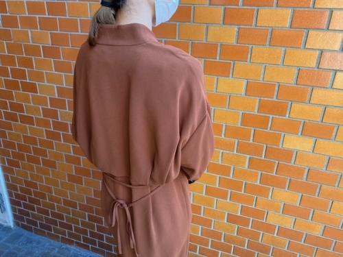 マメ クロゴウチのEmbroidery Cuffs V-Neck Dress