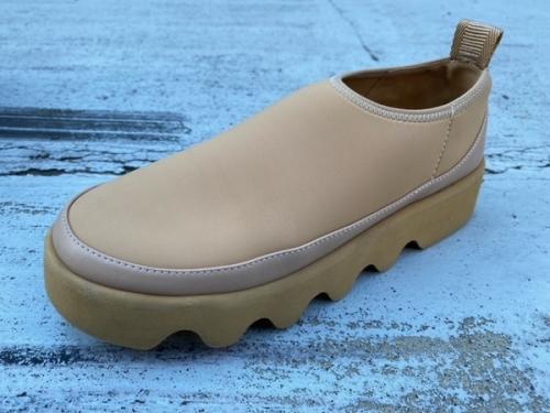 イッセイミヤケ ユナイテッドヌードのバウンススニーカー