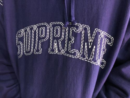 シュプリームのビッグステッチフーディ