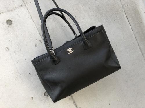 シャネルの2WAYレザーバッグ