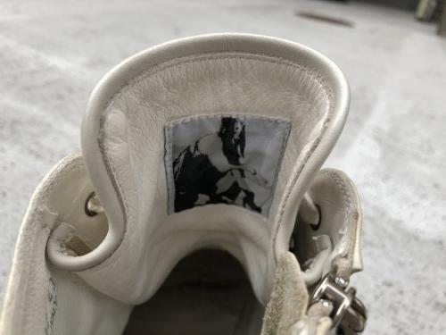 リックオウエンスのレザーサイドジップハイカットスニーカー