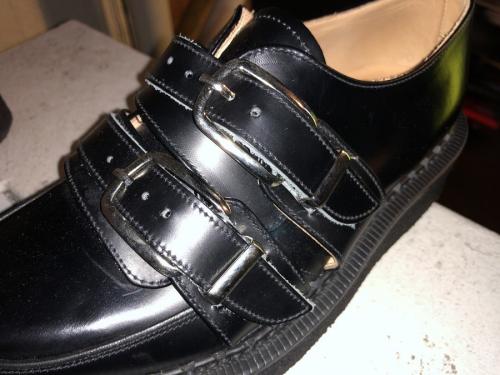 ジョージコックス×コムデギャルソンオムプリュスのダブルモンクストラップシューズ