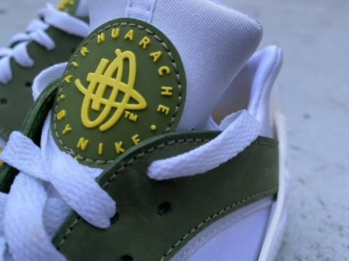 ナイキ×ステューシーのAIR HUARACHE LE