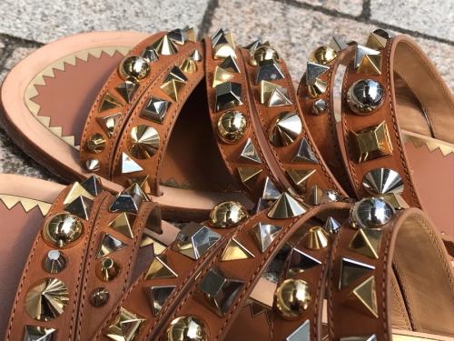 クリスチャンルブタンのサンダル