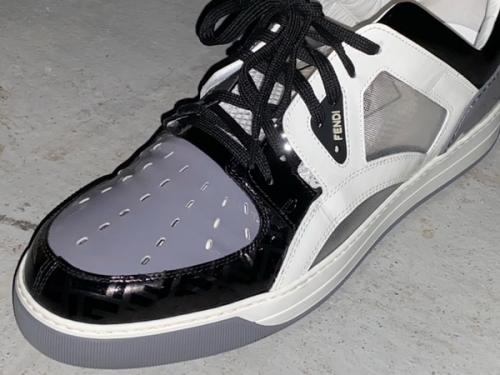 フェンディのMEDIA SHINY TRAINER SNEAKERS